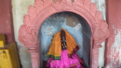 Keesaragutta Temple dedicated to Lord Siva and his consorts Bhavani and Sivadurga.  It is also called Ramalingeswara as lord Sri Rama had installed the lingam.